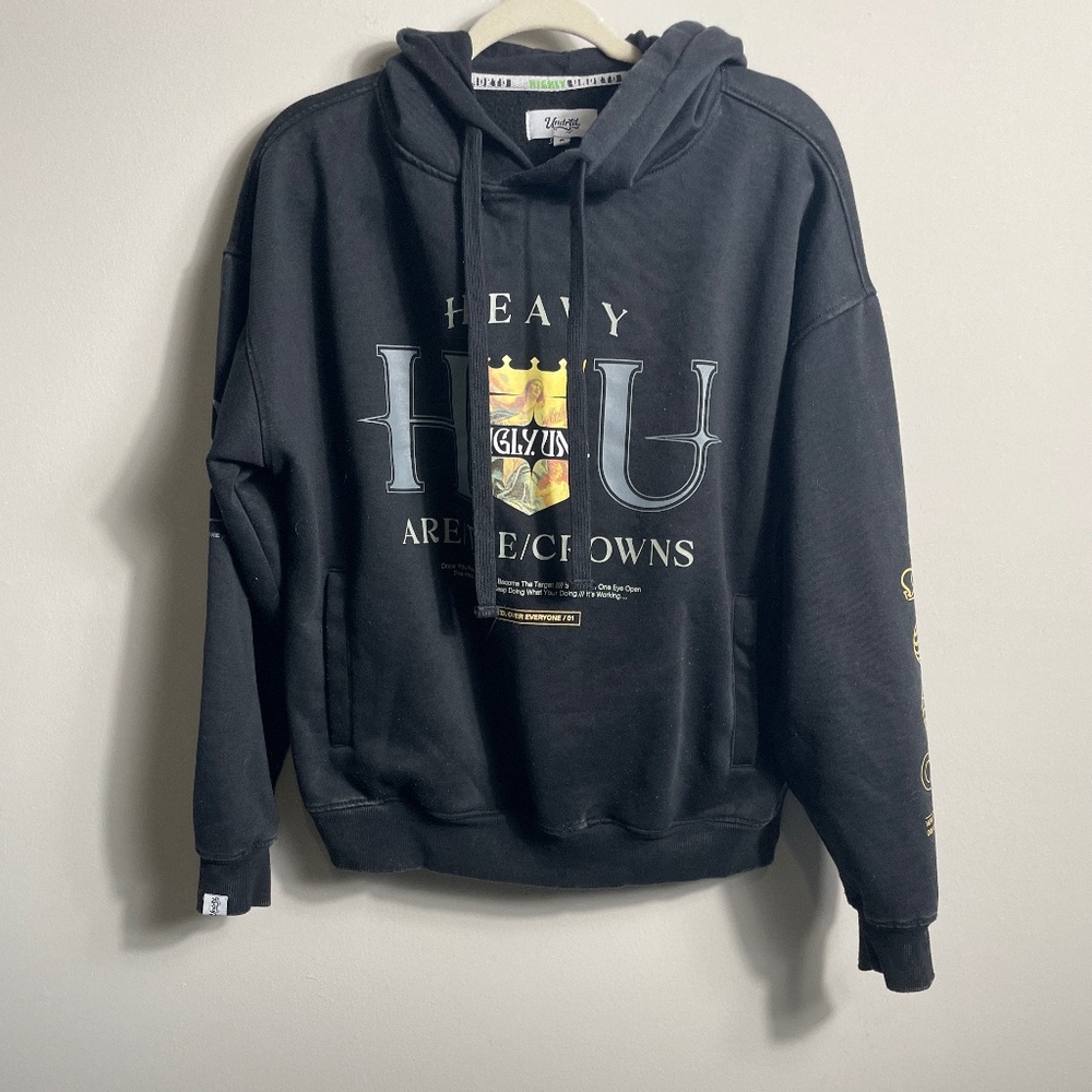 Black Graphic Streetwear Hoodie “Heavy Are the Crowns” Size‎ S